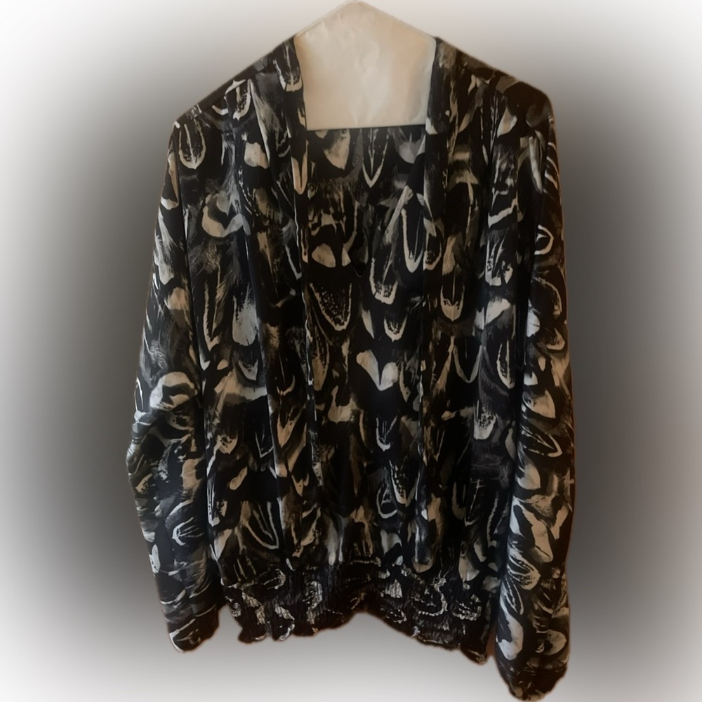 MICHAEL KORS PRINT TOP SIZE LARGE
VNECK WITH TIE AND ELASTIC BOTTOM